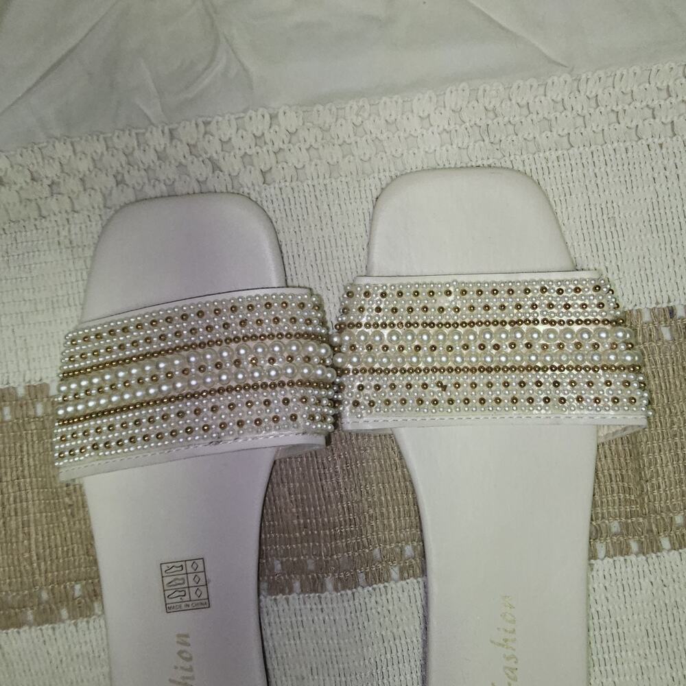 White Pearl And Gold Flat Slip On Sandals Size 9 - Picture 2 of 6